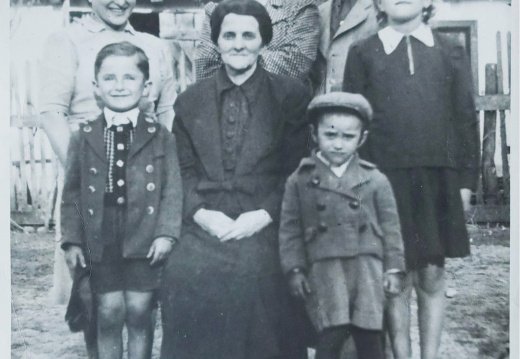 Klein family with grandma