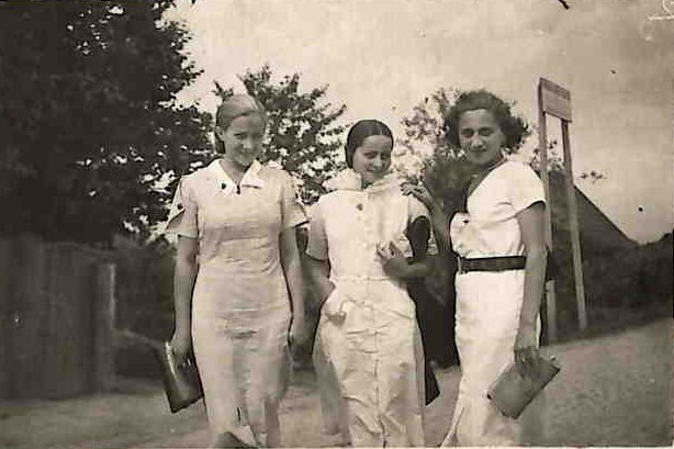 Bella_Eva_Margit_Klein_1938.JPG